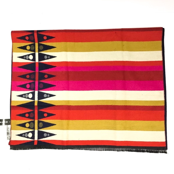 Reversible Geometric Pattern Scarf - Picture 4 of 5